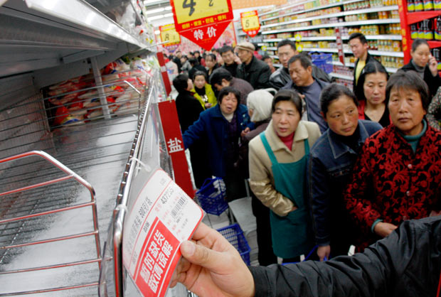 gente-supermercado-china-comprando-sal-yodo-radiacion-nuclear