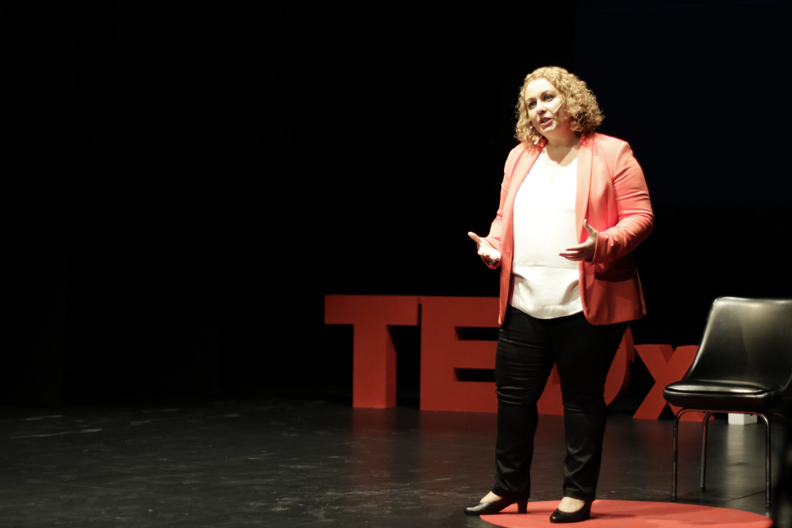 Charla TEDx Sonia El Hakim que no te quiten el sitio